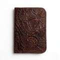 Portapasaporte de piel con grabado floral, color Café — INALIA Leather