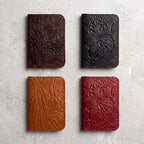 Cuatro portapasaportes de piel en Café, Miel, Negro y Rojo — INALIA Leather
