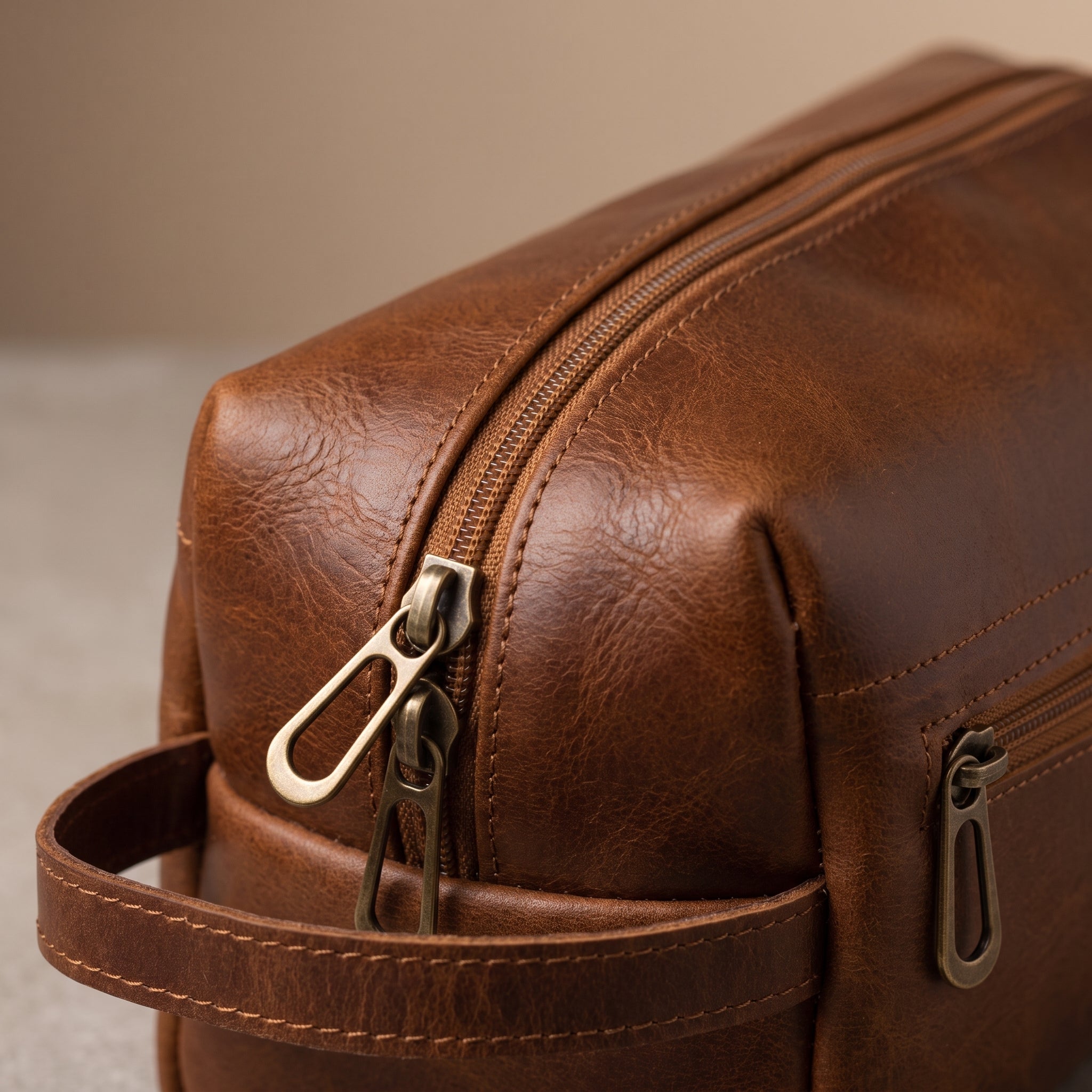 Neceser de Piel Pull-Up Color Miel – Dopp Kit Hecho a Mano