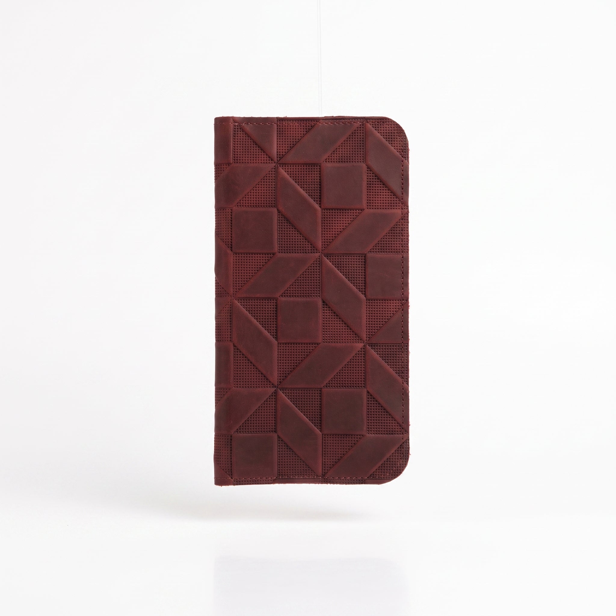 Cartera de Piel Crazy con Grabado Geométrico – Hecha a Mano