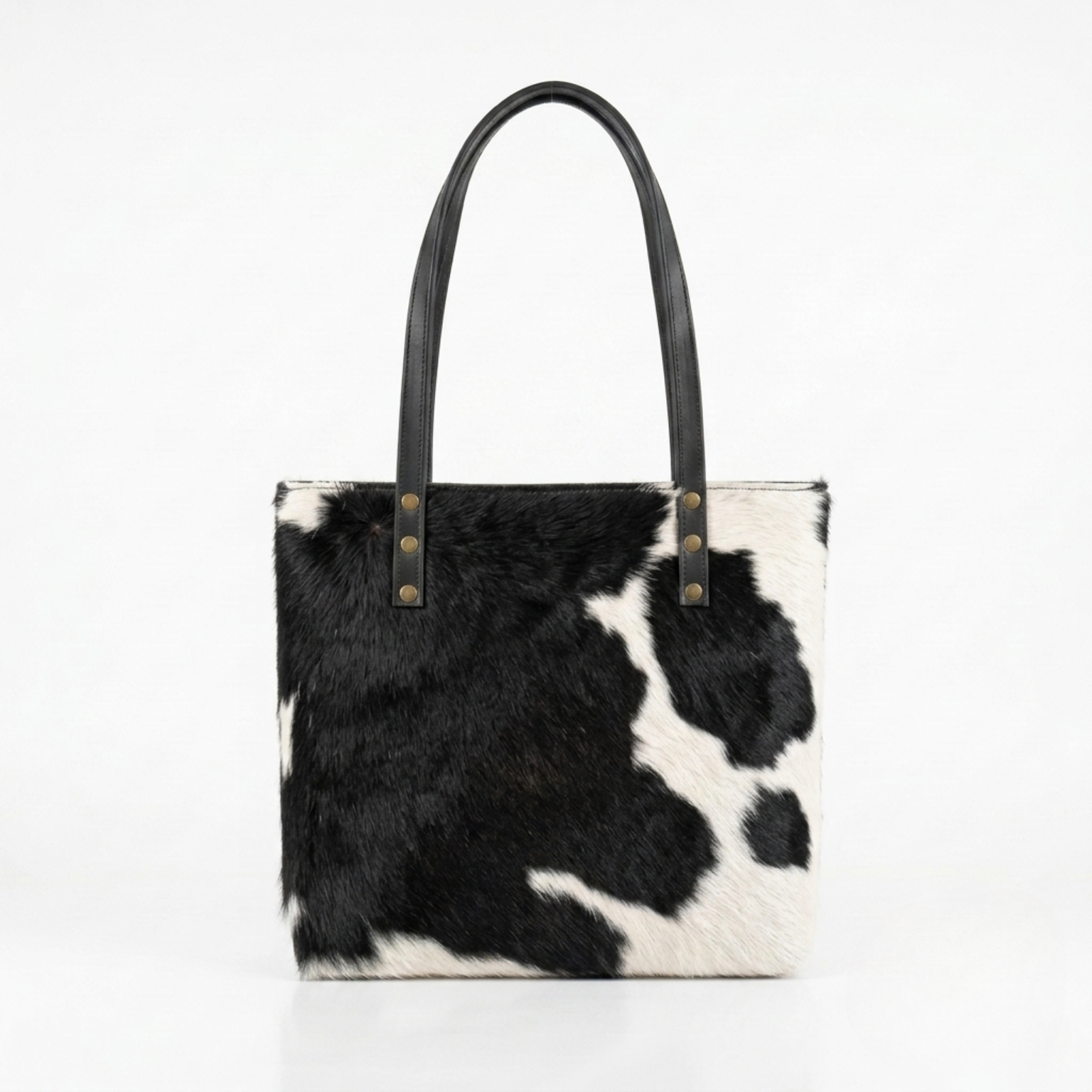 Bolsa Tote de pelo de vaca color Negro y Blanco, pieza única, vista frontal