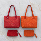 Combo Dúo Gamuza — Bolsa Tote + Cosmetiquera (Rojo / Naranja)